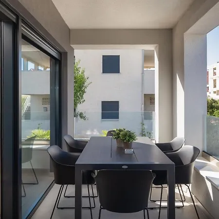 House & * Slatine