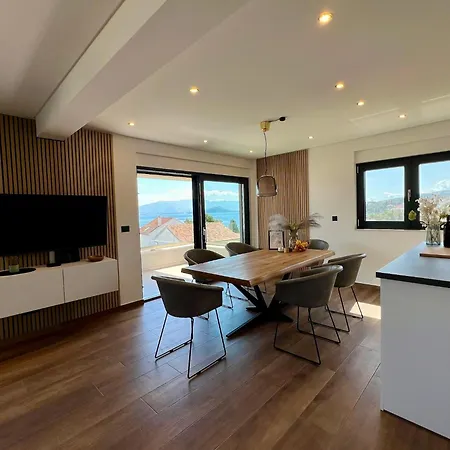 House & * Slatine