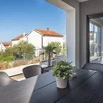 House & Slatine