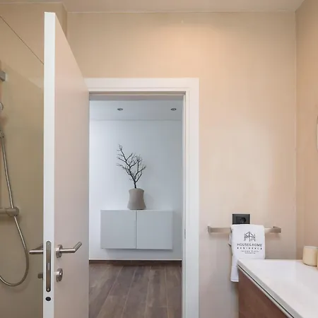 House & سلاتين