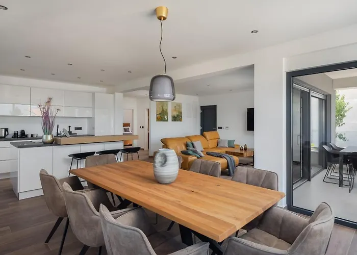 House & Apartment