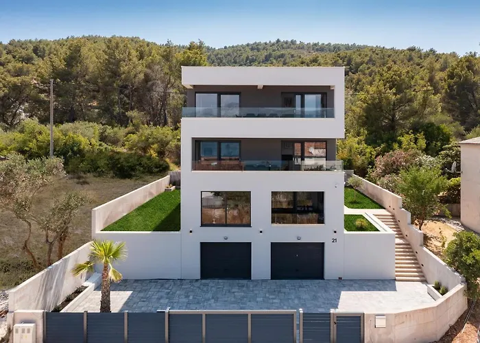 House & * Slatine