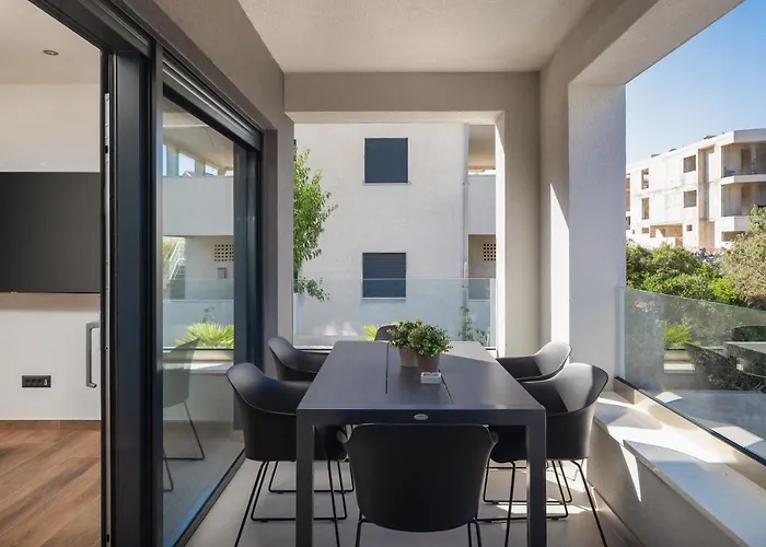 House & * Slatine
